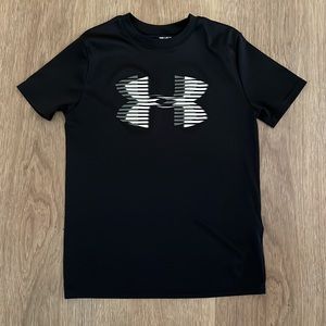 Boys Under Armour Shirt Size: M